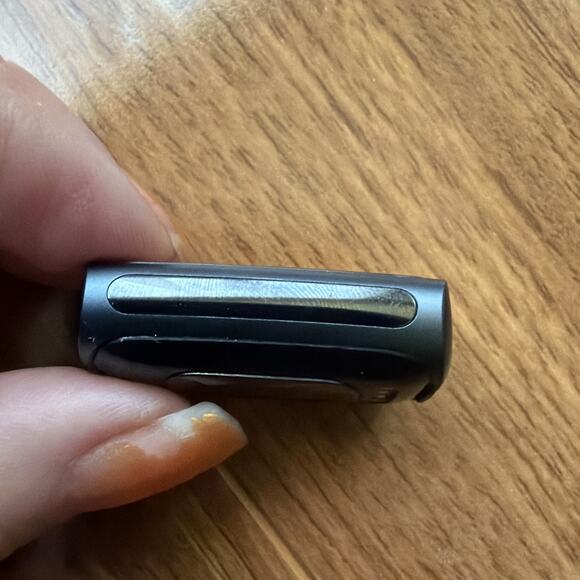 Fitbit Charge 5 Black/ Graphite Stainless Steel Doesn’t Turn On - Picture 10 of 11